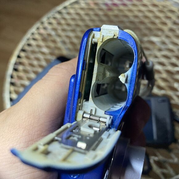 Digital Cameras LOT 3 Kodak ZX3 Insignia NS-DSC1112 Kodak V1253 For Parts Repair - Picture 12 of 14